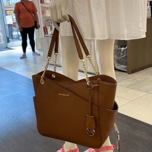 Michael Kors Jet Set Travel Large Chained Tote Shoulder Bag MK Luggage 
NWT - Picture 13 of 16